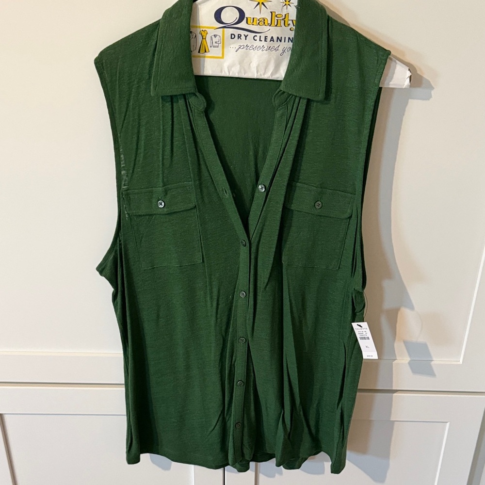 NWT Talbots Sleeveless Button-Down Top in Forest Green